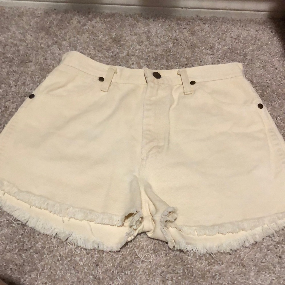 Wrangler Cream denim shorts -size 26